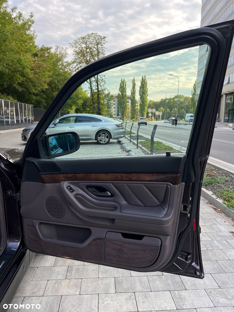 BMW Seria 7 735i - 27