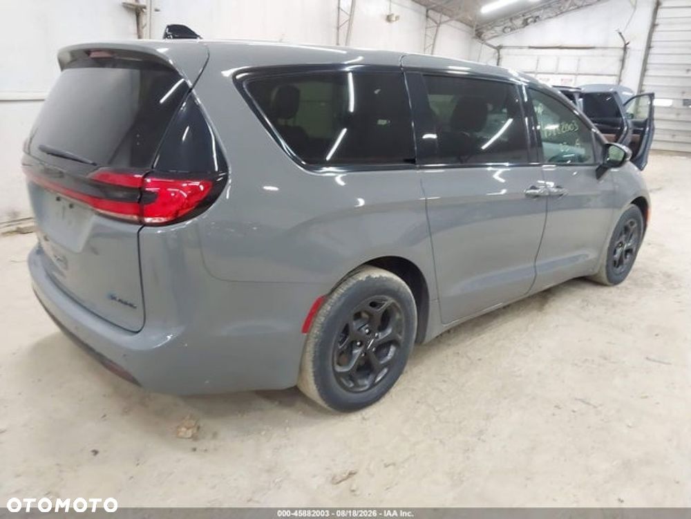 Chrysler Pacifica - 4