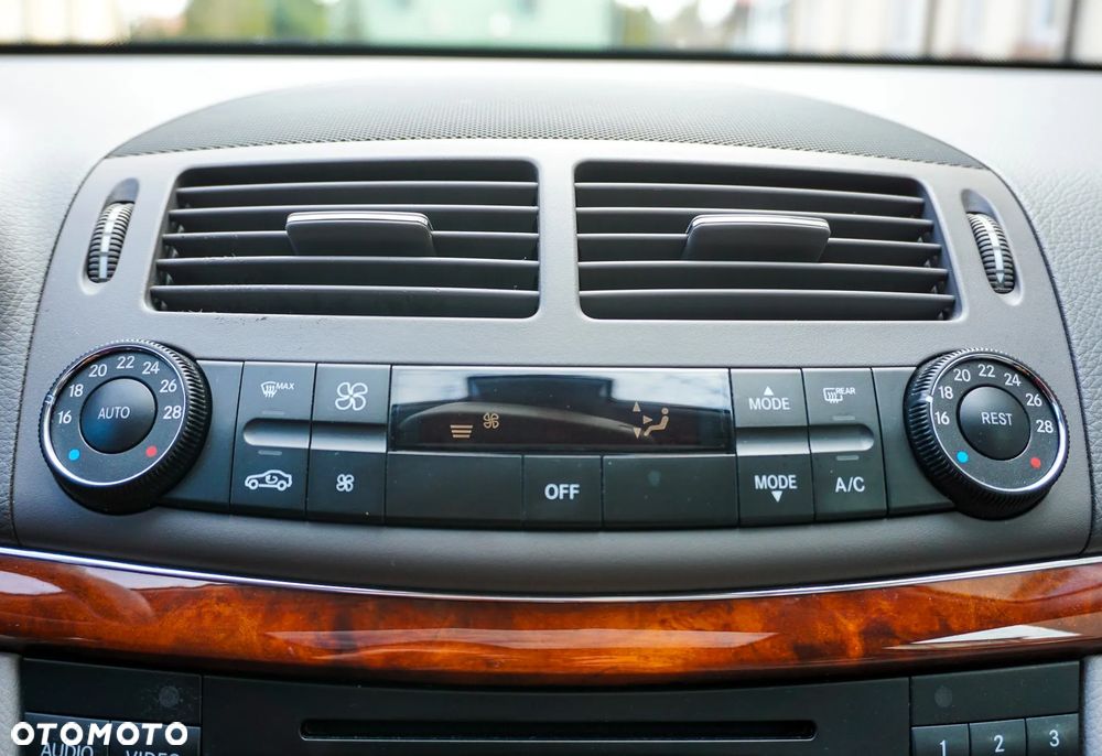 Mercedes-Benz Klasa E 200 Kompressor Automatik Elegance - 29