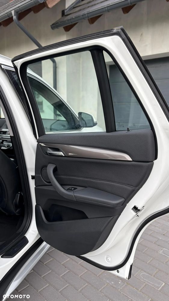 BMW X1 sDrive18i - 28