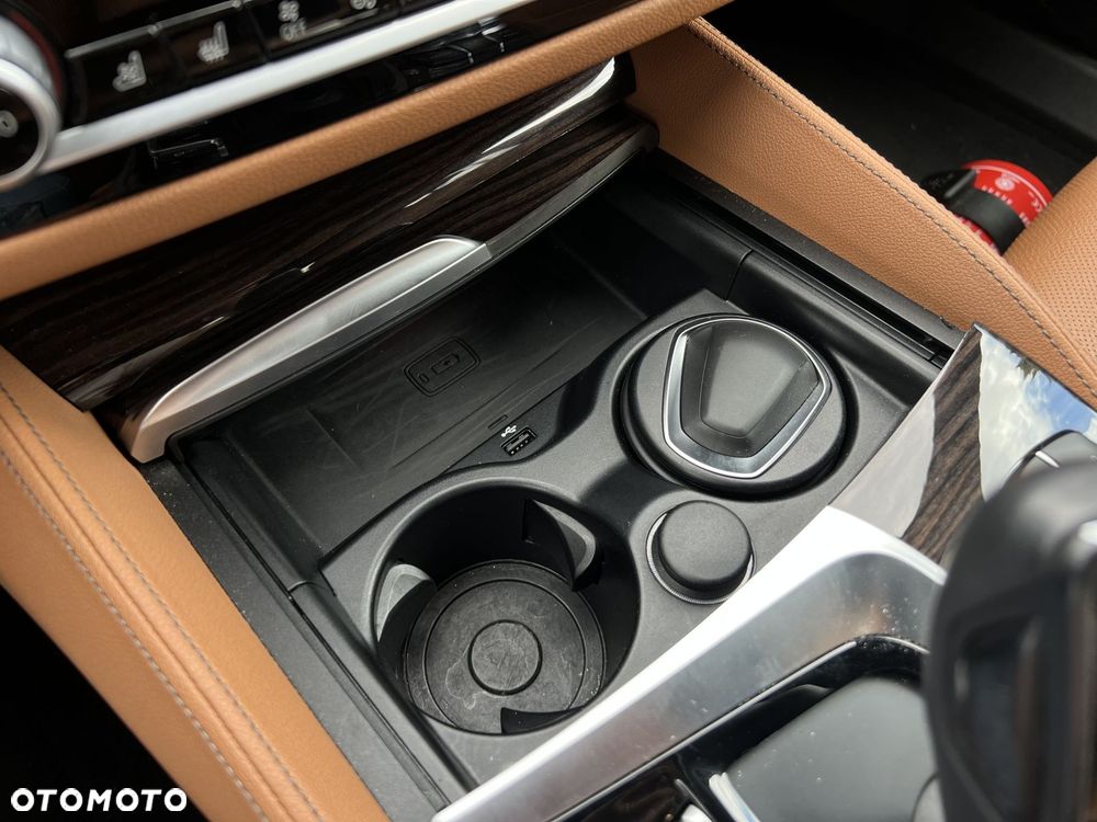 BMW Seria 5 540i xDrive - 22