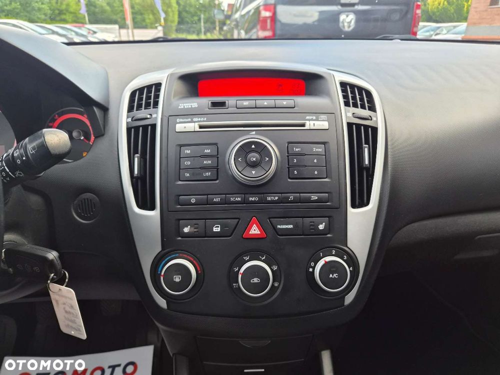 Kia Ceed - 24