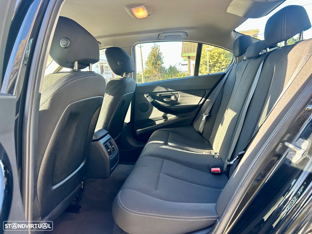 BMW 320 d EfficientDynamics Line Sport - 21