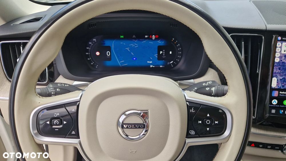 Volvo XC 60 B5 B AWD Momentum Pro - 19