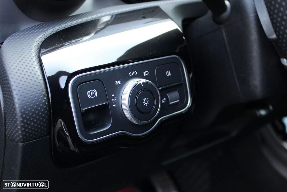 Mercedes-Benz A 250 e AMG Line - 9