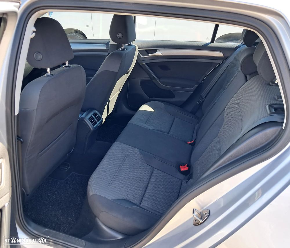 VW Golf 1.6 TDi BlueMotion Confortline - 11