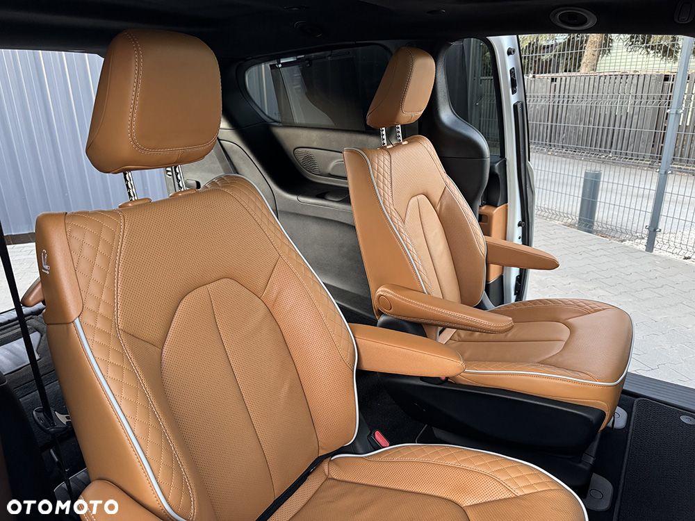 Chrysler Pacifica - 18