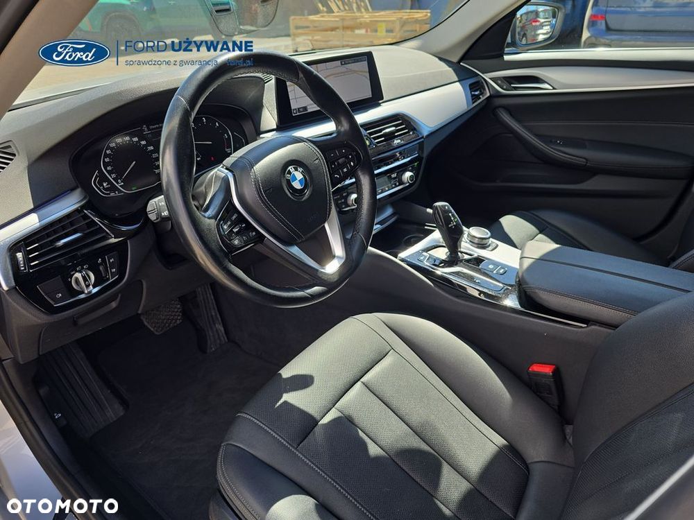BMW Seria 5 530d mHEV - 16