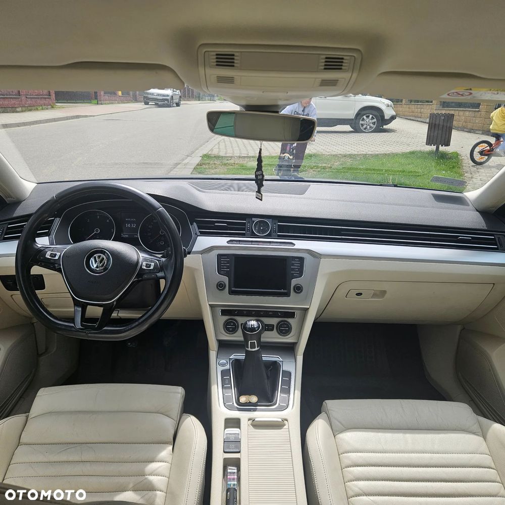 Volkswagen Passat 1.6 TDI BMT Comfortline - 9