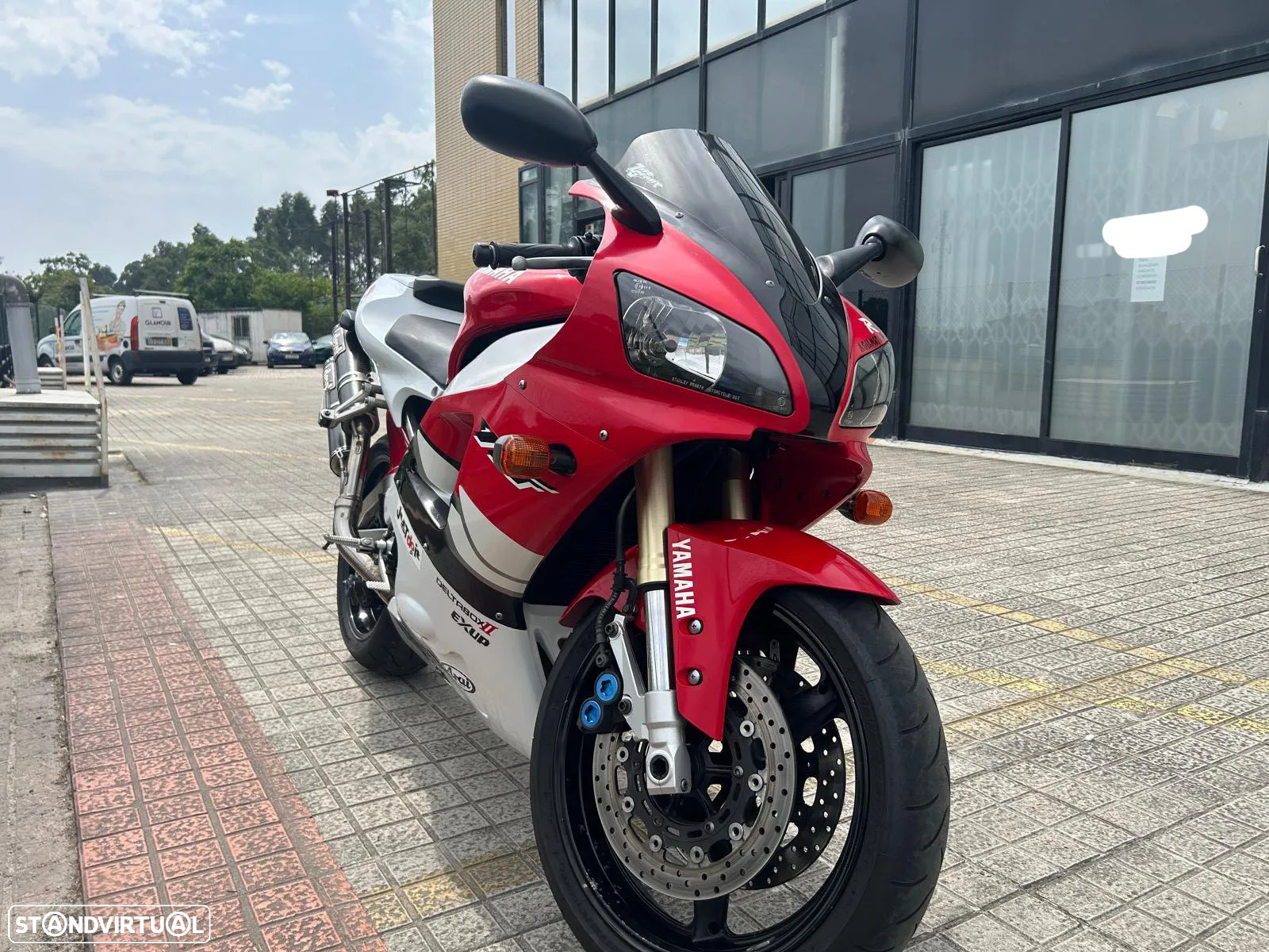 Yamaha YZF R1 - 3