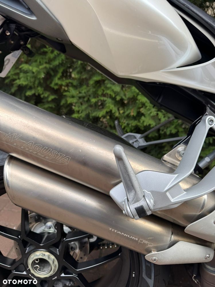 MV AGUSTA Brutale - 8