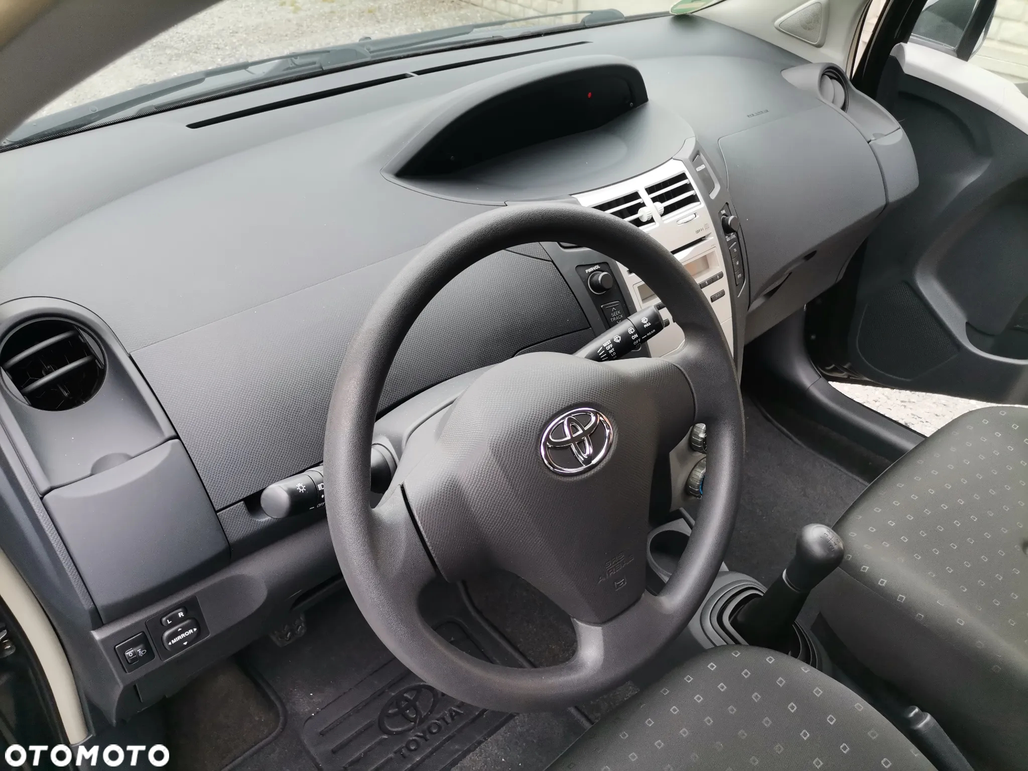 Toyota Yaris 1.3 VVT-i Sol - 10
