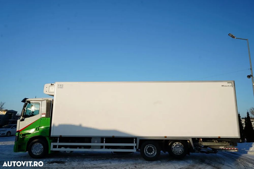 Renault T 430 / 6x2 / REFRIGERAT -9 M / UNITATE CARRIER SUPRA 1250 / platformă elevatoare / oblon rulant / punte de ridicare / direcție - 5