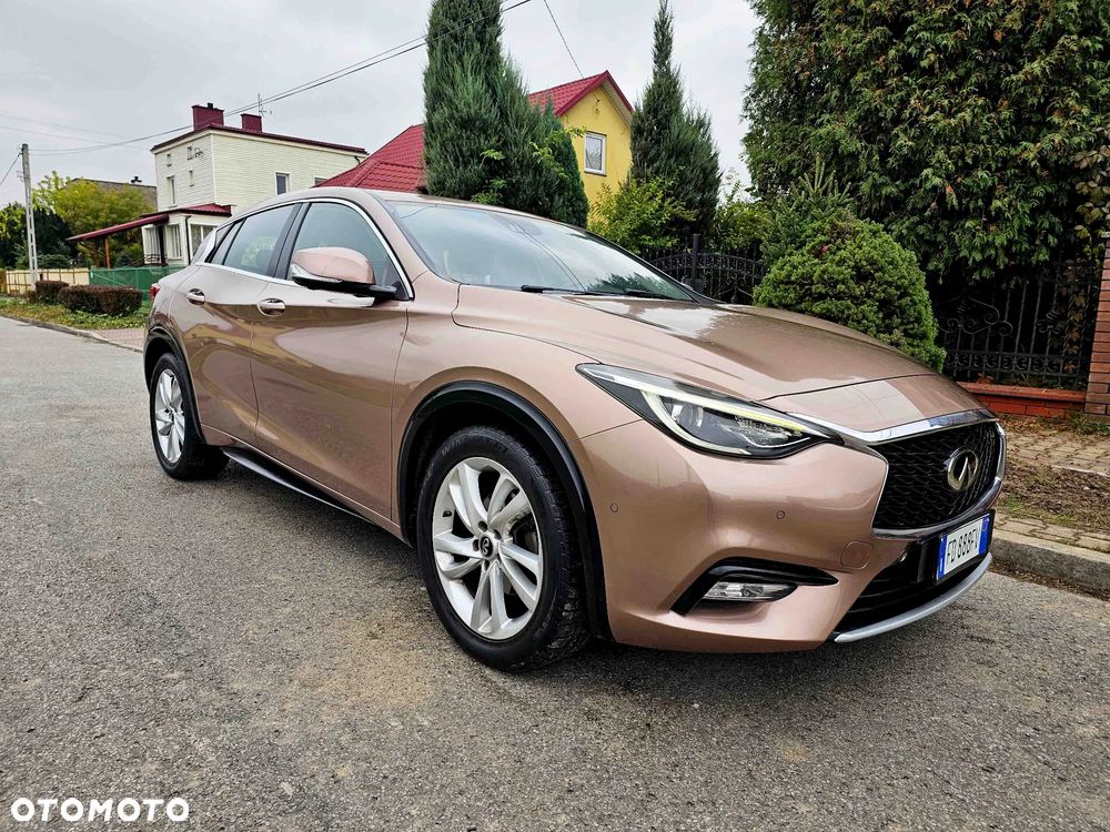 Infiniti Q30 1.6t Premium - 12