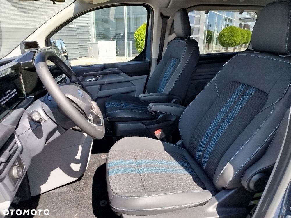 Ford Tourneo Custom - 12