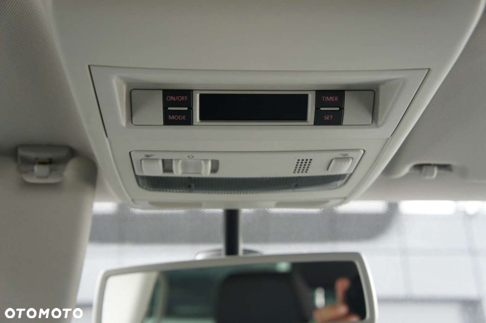 Volkswagen Caravelle - 12