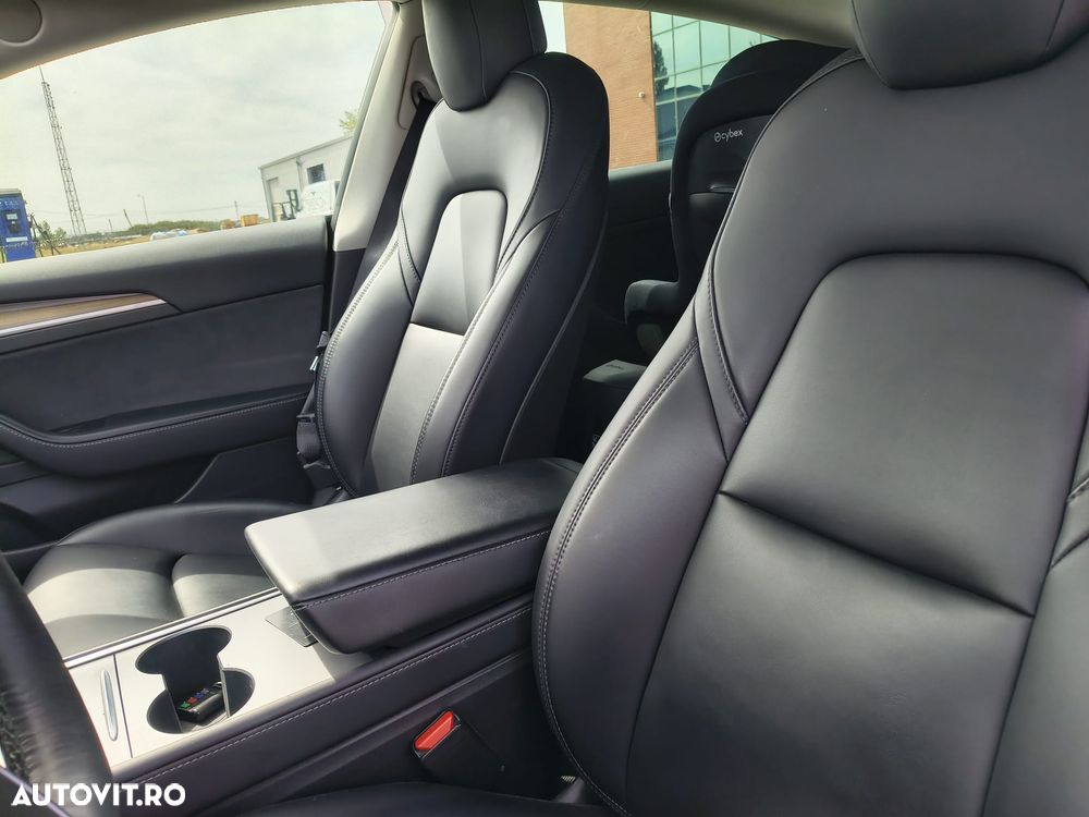Tesla Model 3 - 8