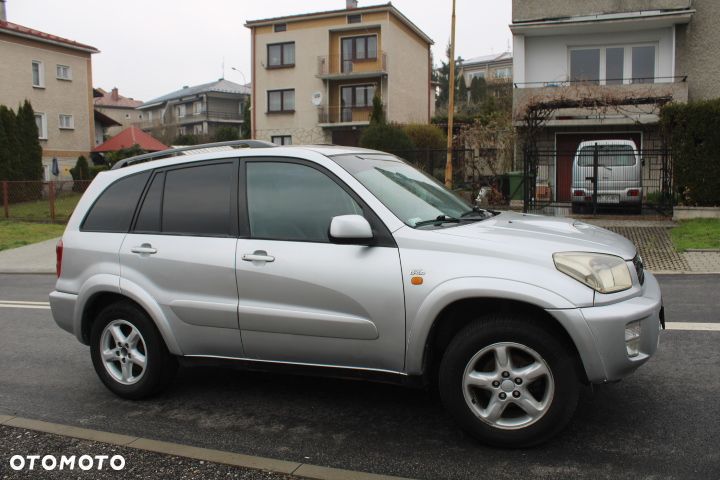 Toyota RAV4 D-4D 4x4 - 21