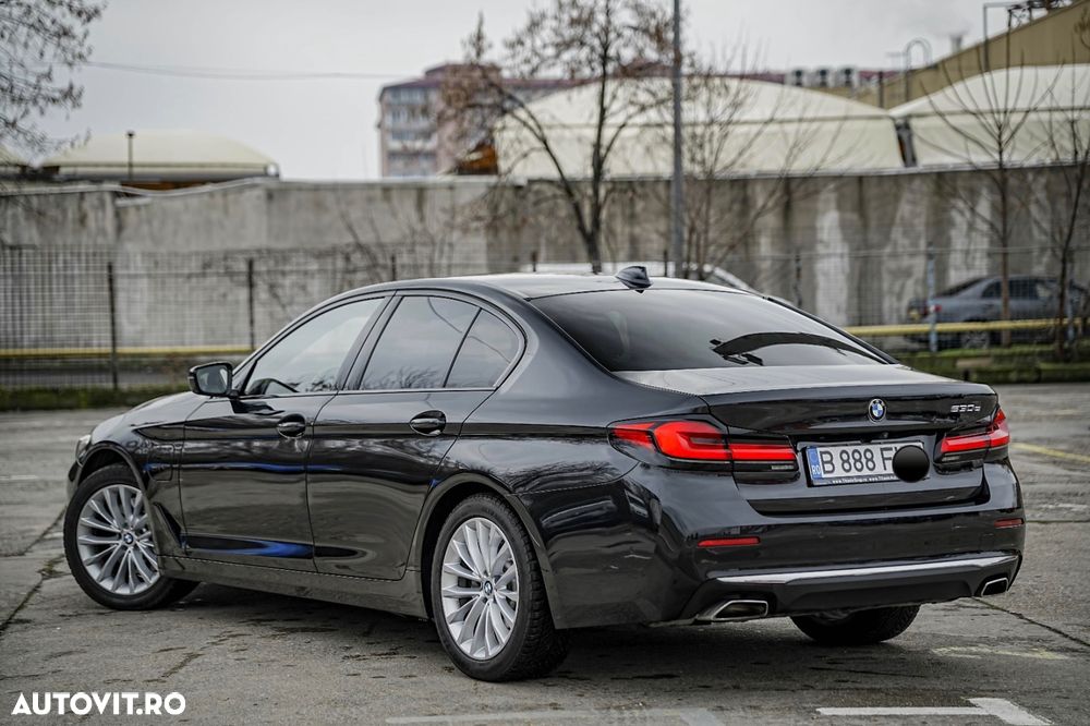 BMW Seria 5 2021 photo 2