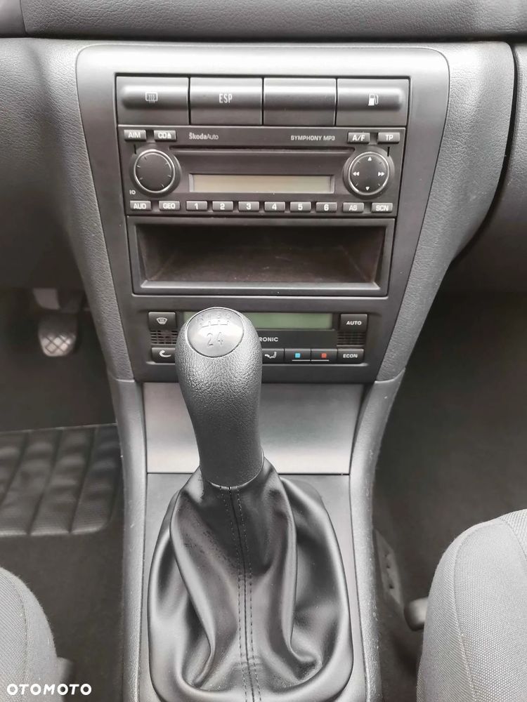 Skoda Octavia 1.6 Tour - 16