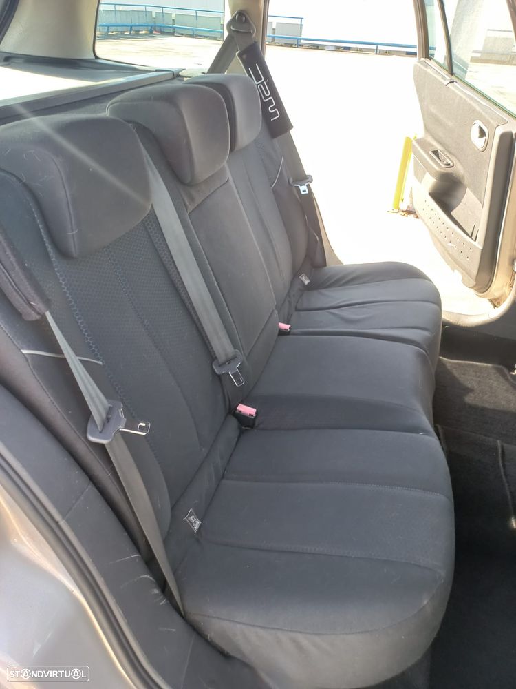 Renault Mégane Break 1.5 dCi C Authentique - 4