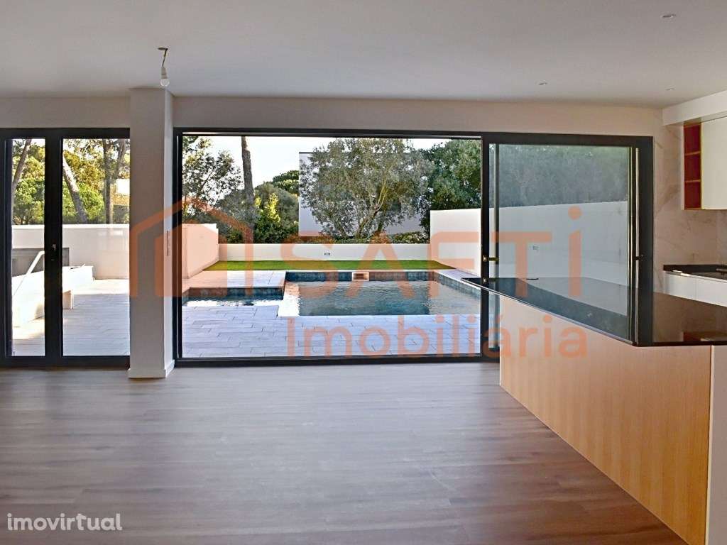 Moradia T3+1 com piscina aquecida e garagem em Barcarena - Grande imagem: 3/55