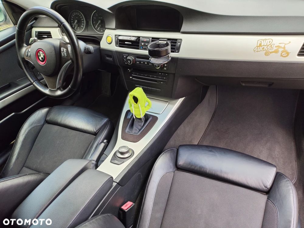 BMW Seria 3 330i - 18
