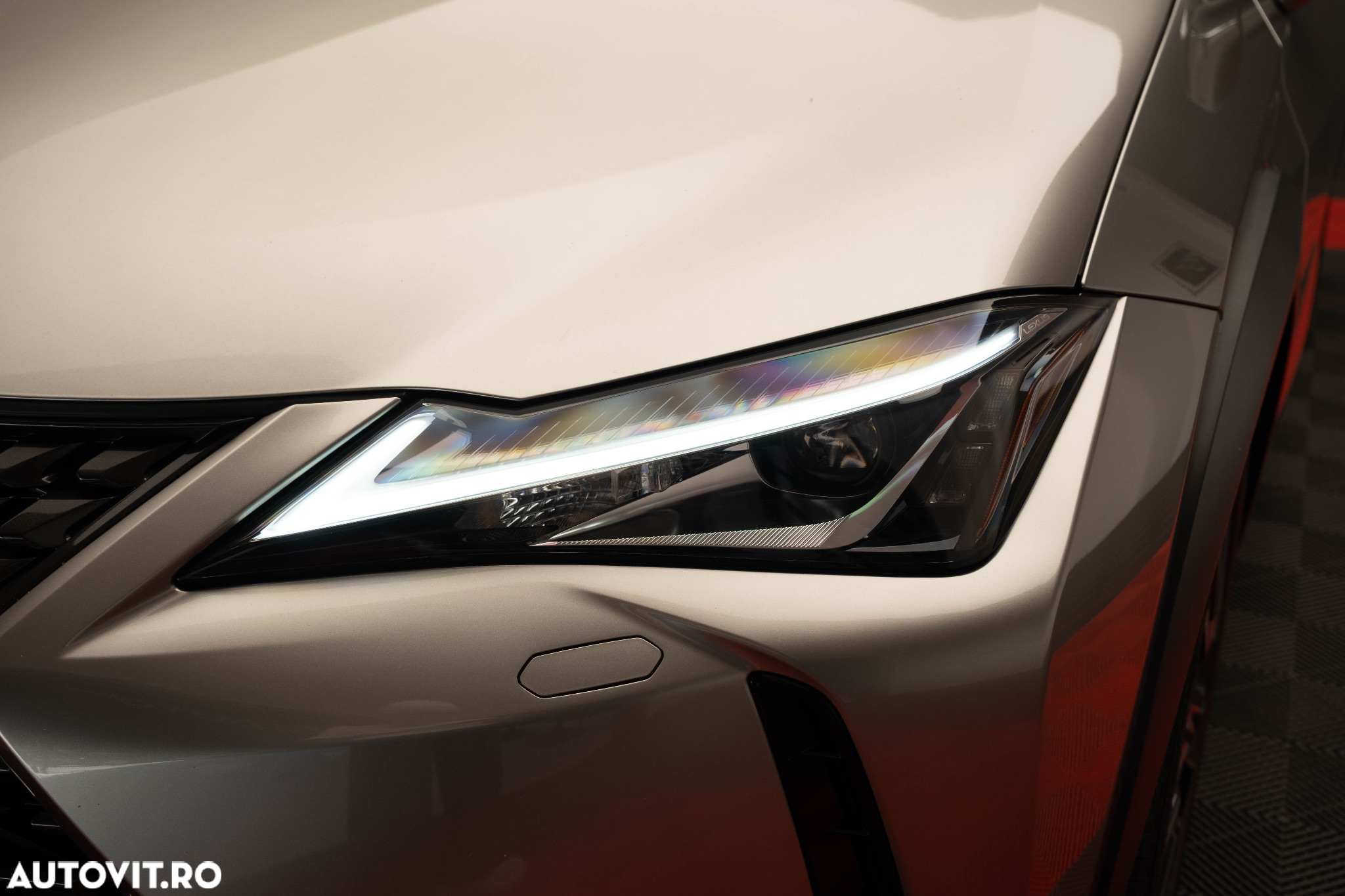 Lexus UX 250h FWD Executive - 6