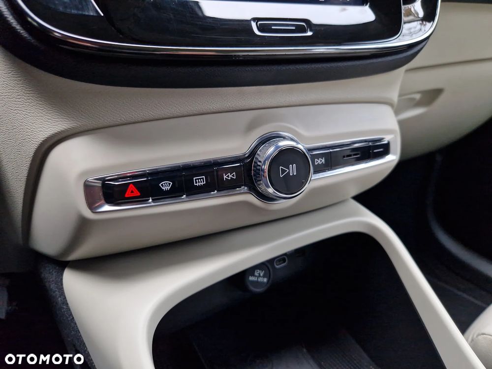 Volvo XC 40 B3 Plus Bright - 20