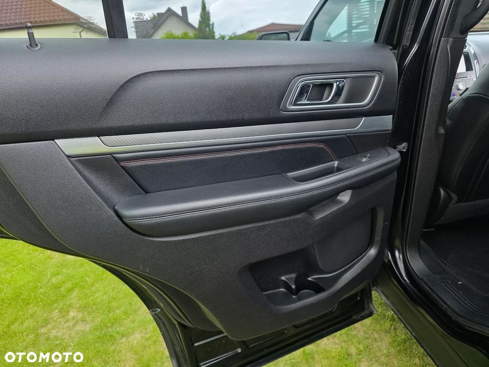 Ford Explorer - 32