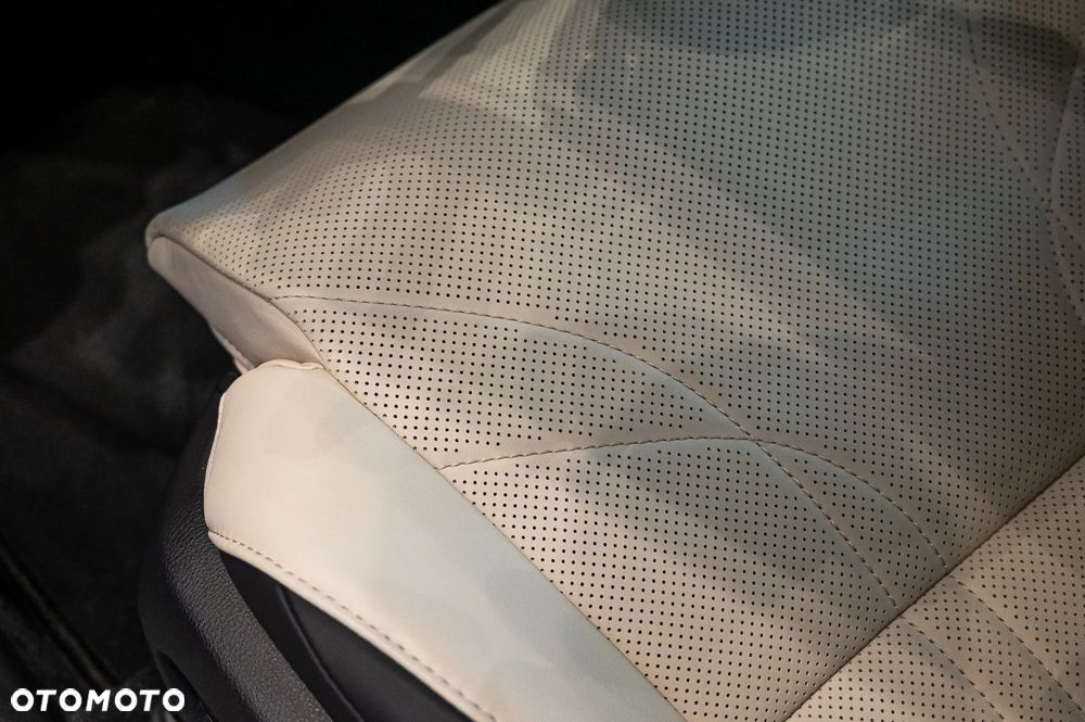 Lexus ES 300h Omotenashi - 9