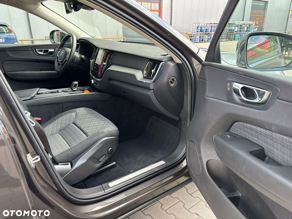 Volvo XC 60 B4 D Momentum Pro - 18