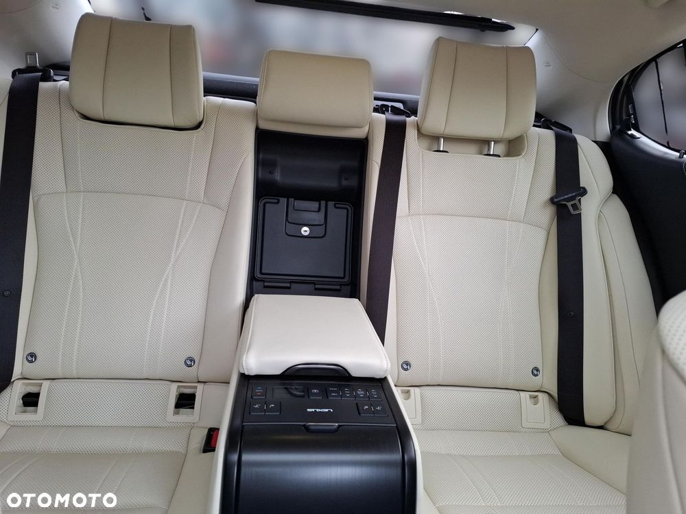 Lexus ES 300h Omotenashi - 32