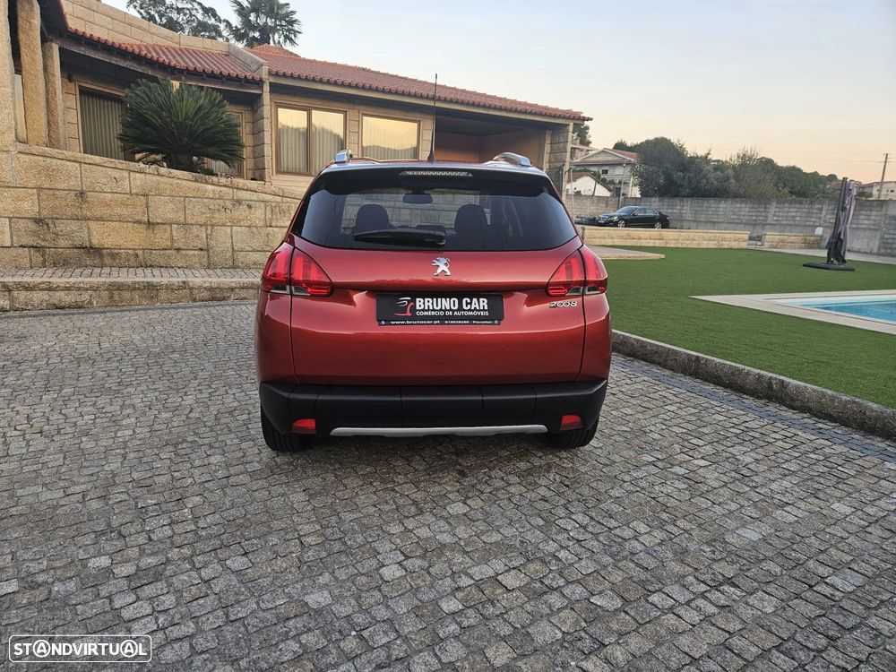 Peugeot 2008 1.2 PureTech Allure EAT6 - 5