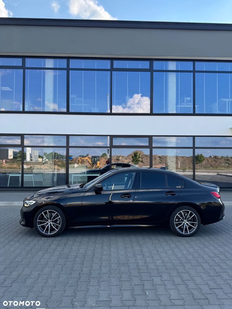 BMW Seria 3 330i xDrive Sport Line - 4