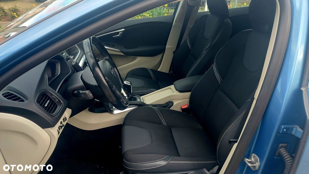 Volvo V40 D4 Momentum - 20