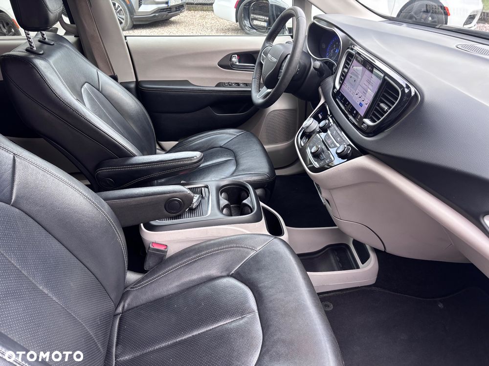 Chrysler Pacifica - 26