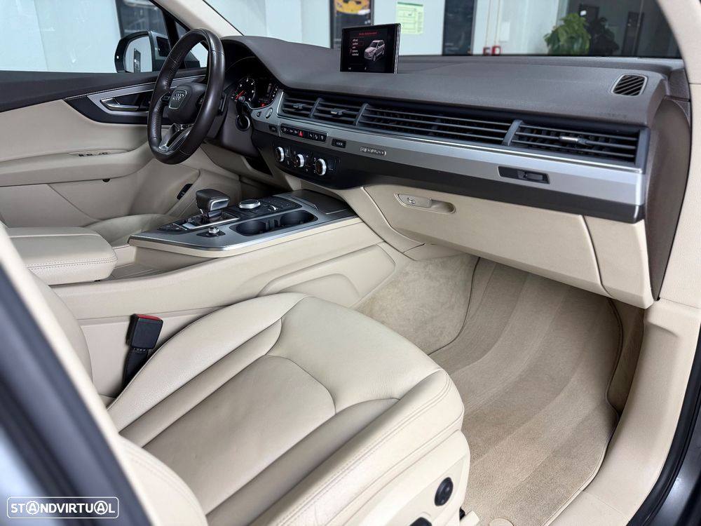Audi Q7 3.0 TDI quattro tiptronic 7L - 27