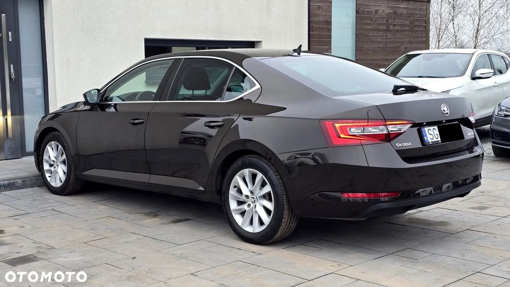 Skoda Superb 2.0 TDI Style - 11