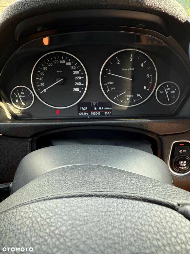 BMW Seria 3 318d Touring - 9