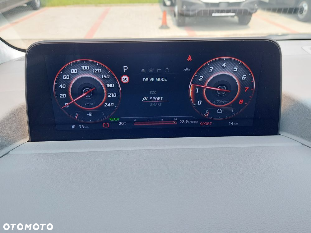 Hyundai Staria 1.6 T-GDI HEV Luxury - 12