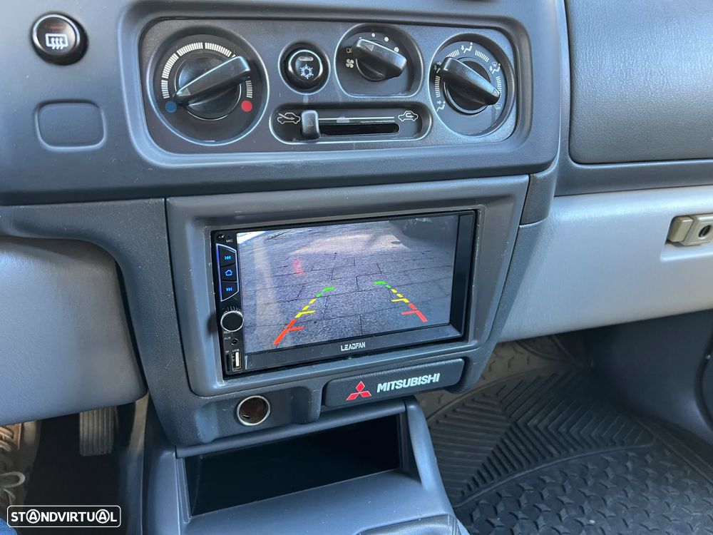 Mitsubishi Pajero Sport 2.5 TD GLS - 11
