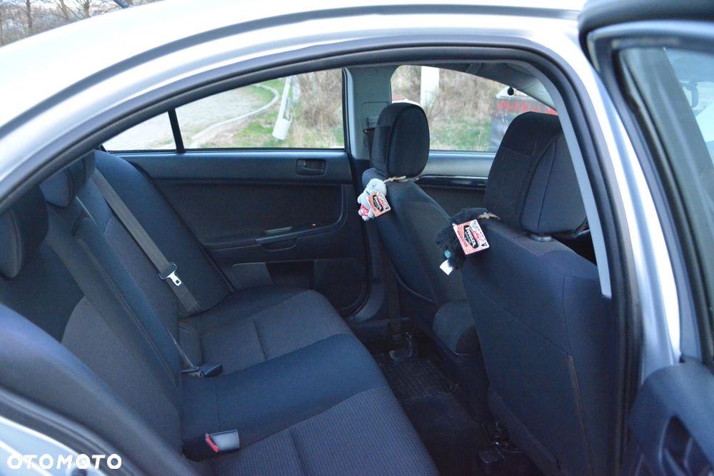 Mitsubishi Lancer - 12