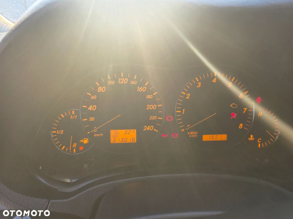 Toyota Avensis 1.8 VVT-i Combi - 12