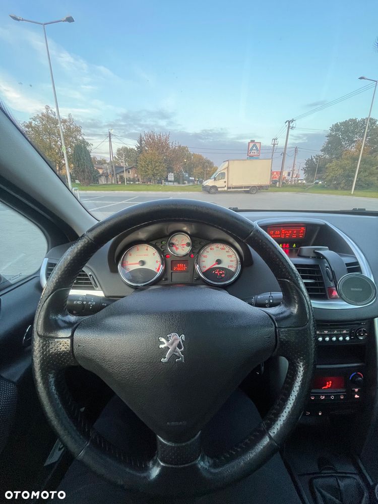 Peugeot 207 - 18
