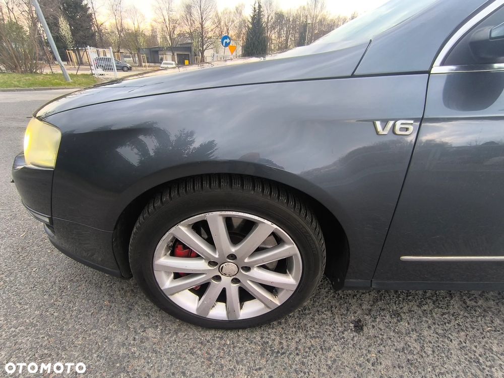 Volkswagen Passat Variant 3.2 V6 FSI 4Motion DSG Highline - 3