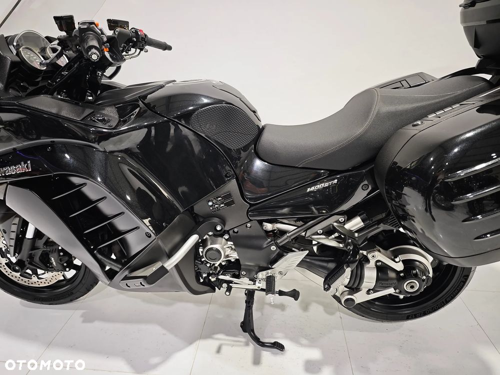 Kawasaki GTR - 16