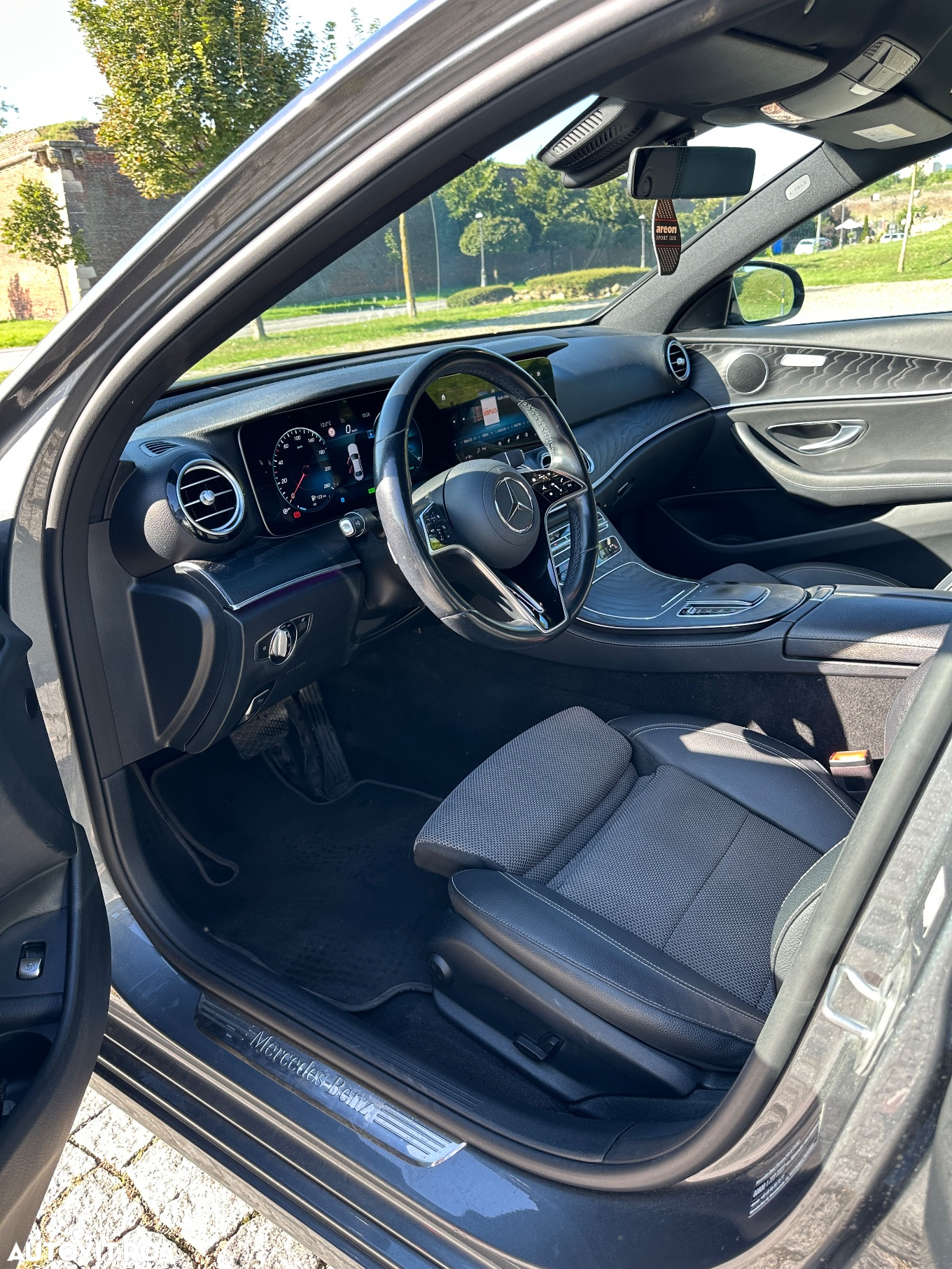 Mercedes-Benz E 200 4Matic T 9G-TRONIC Avantgarde - 11