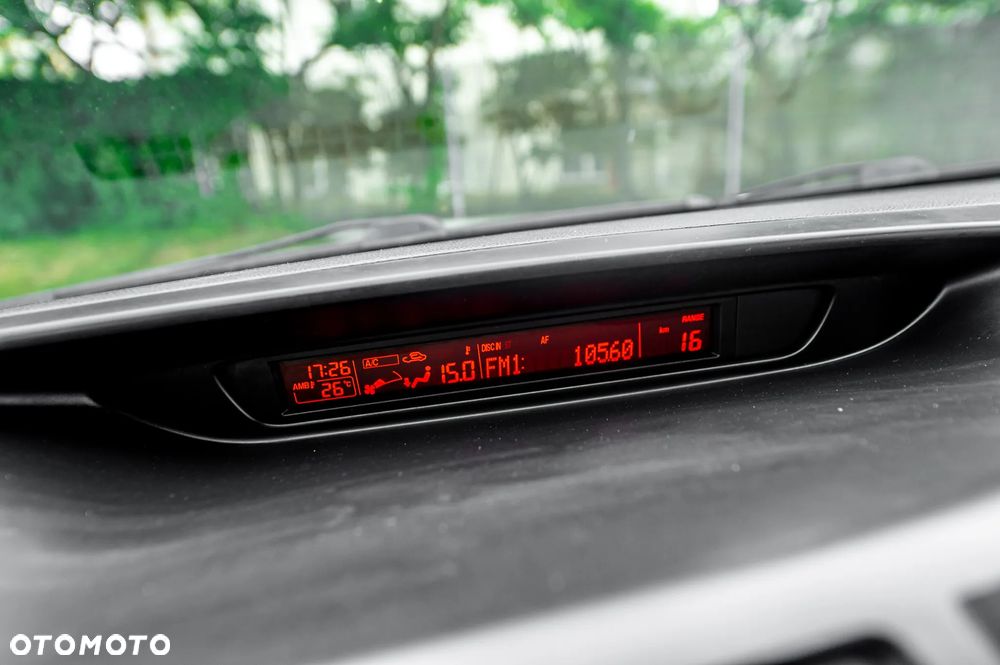 Mazda 5 - 25