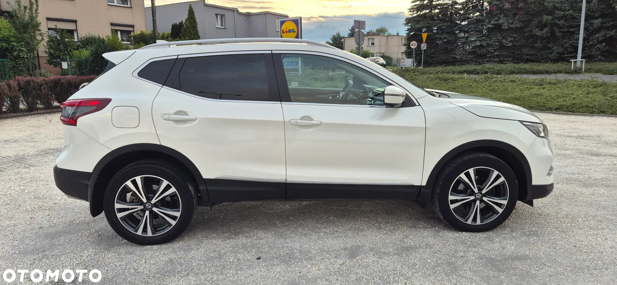 Nissan Qashqai 1.3 DIG-T N-Connecta DCT - 4
